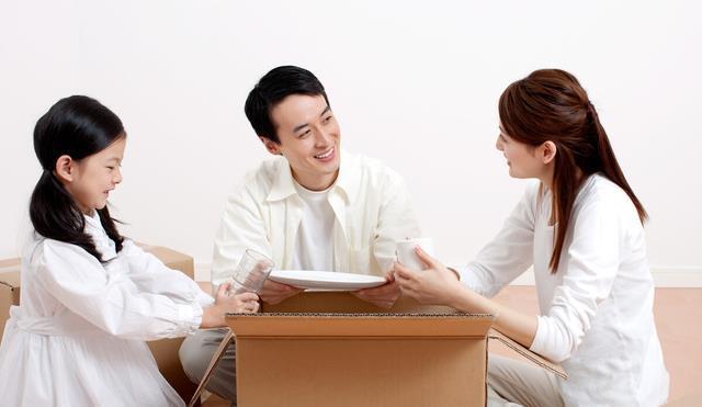 孩子|只有一个女儿的父母,晚年基本会迎来三种生活,网友:好现实