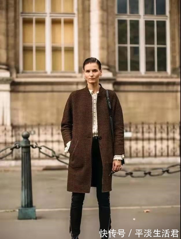 时尚界 “小脚裤”终于又火回来了!搭配靴子摩登大气显腿长,照穿着超美!