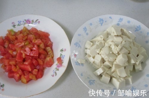 番茄和豆腐加点它,鲜美开胃,好吃的停不了,没开饭就光了