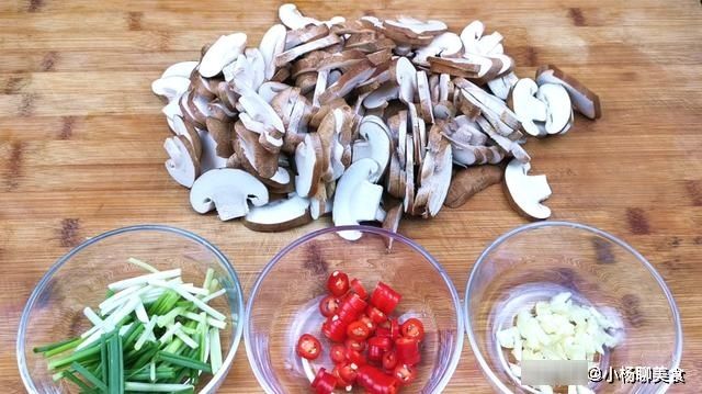 香菇最好吃的做法,只需简单两步,比吃大鱼大肉都香,收藏了