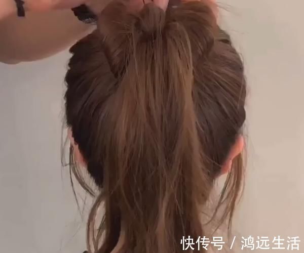 马尾|女孩编完一款单马尾发型后,居然神似二次元人物,网友:真的被惊艳到了