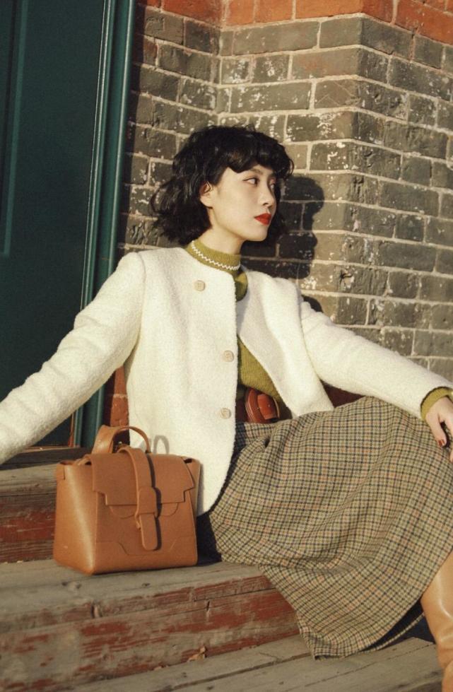 姐妹 优雅女人的衣橱里必备“毛衣”,尽显熟龄美,你心动了吗?