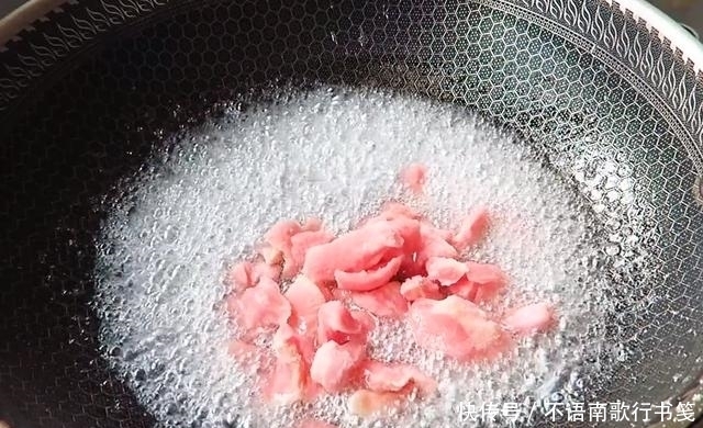 吃完|吃完的柚子皮千万别扔,教你做成糖,晶莹剔透,甜蜜可口,超好吃