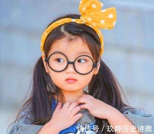 小肚子|7岁阿拉蕾越长越好看,小肚子圆鼓鼓,镜子中的天鹅美背萌态十足