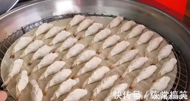 虾仁饺子|饺子馅别再用猪肉做了，换成“它”来做，招待贵客都特有面子！