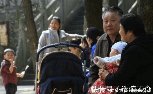 大脑|宝宝发育很关键,大脑的发育黄金时期要了解,做这几个动作,才聪明