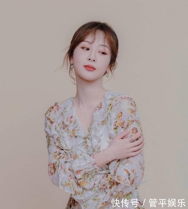 双马尾 别再披头散发了！这4款“发型”才够美够撩人，总有一款适合你