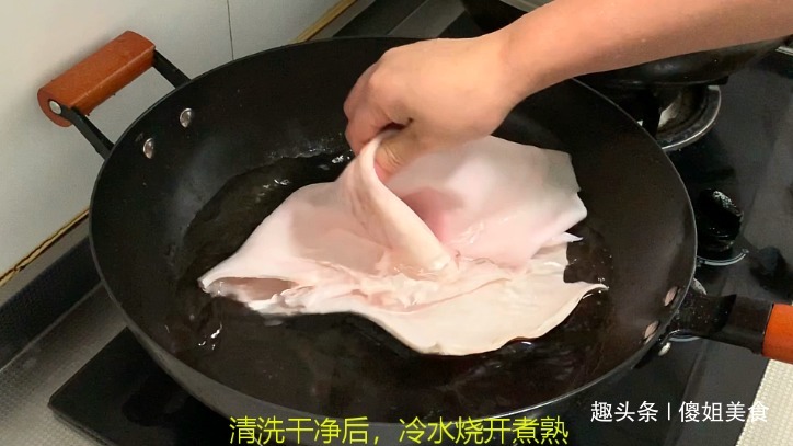 猪皮如此吃才叫香，我家隔三差五做来吃，麻辣爽口，好吃的停不下