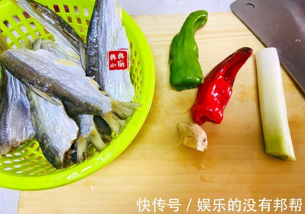 小鱼干|夏天的下饭神器,无敌下饭菜,咸香小鱼干