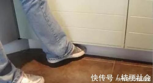 工人|橱柜底下万万要装这一块东西,一旦工人做对了,不用验收给钱就行
