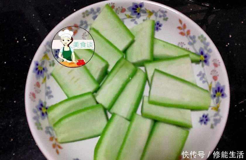 丝瓜|热天最馋此蒸菜，蒸一蒸8分钟上桌，鲜到流口水，营养好吃不上火