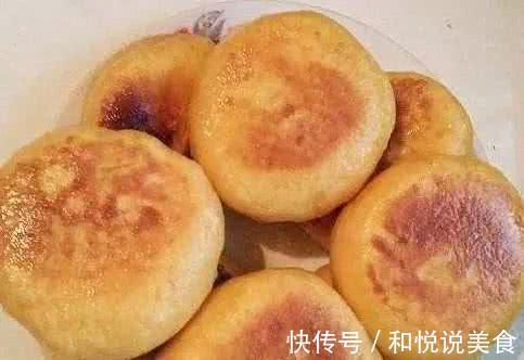 红薯饼好吃有诀窍,这样做不发面,咬一口外酥里嫩,老少皆宜!