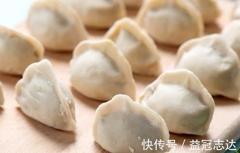 调饺子馅时,记得多加2种水,很多人不懂,难怪饺子不鲜也不香