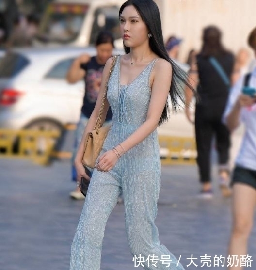 小姐姐|老六街拍集简约又时尚的连体裤,让小姐姐秒变气质女神
