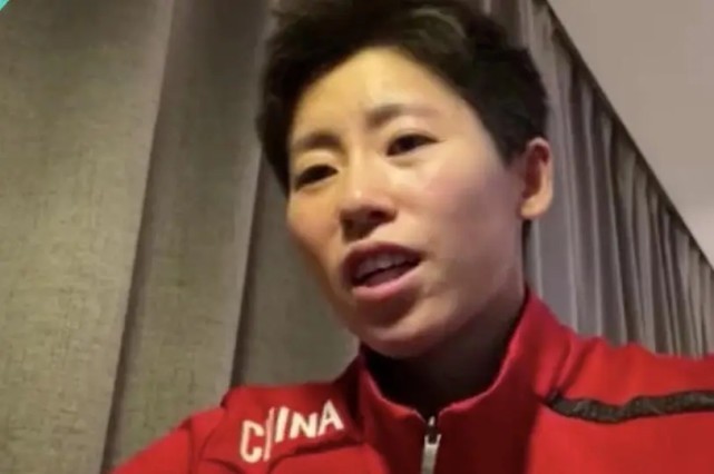 武大靖|哥哥辍学父亲修鞋!范可新一家4口住10平米房子,夺冠后家人落泪