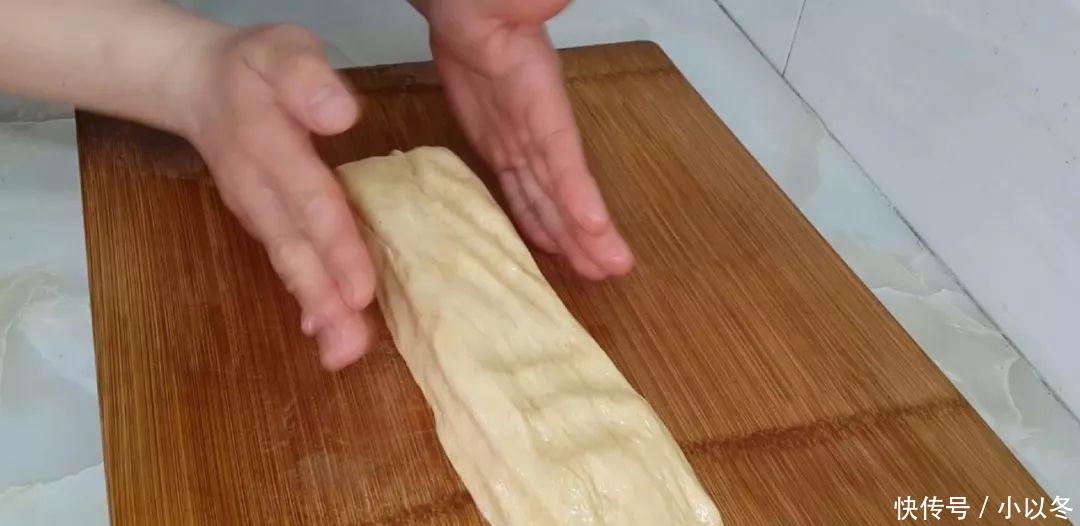 鸡蛋|1个鸡蛋,1袋牛奶,不用一滴水,在家自制小油条,比小麻花还好吃