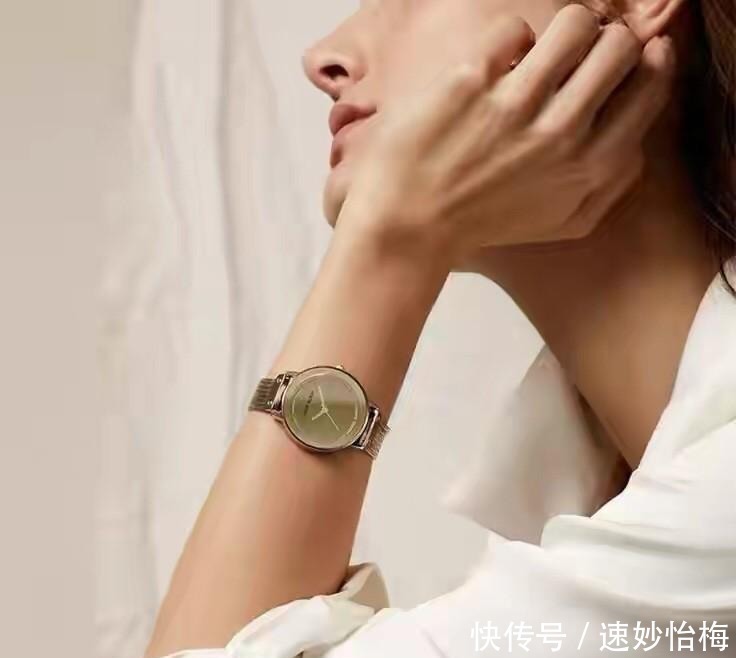 女人手表戴左手好，还是右手好？别再戴错被人嘲笑，