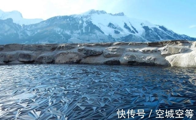 高尔夫球场#30张“活久未见”的照片:被闪电击中的木头,好像一副国画