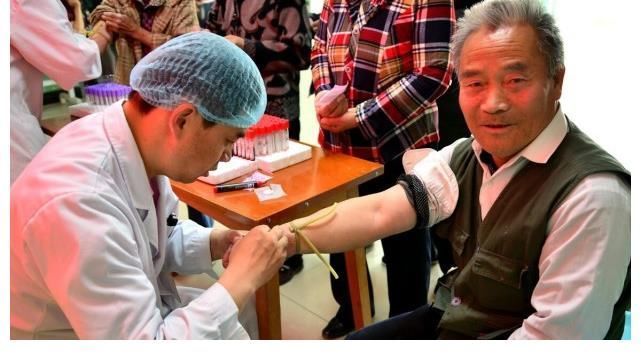 中老年人|高血脂的“源头”已发现,喝酒没上榜,第1名大家几乎都在吃