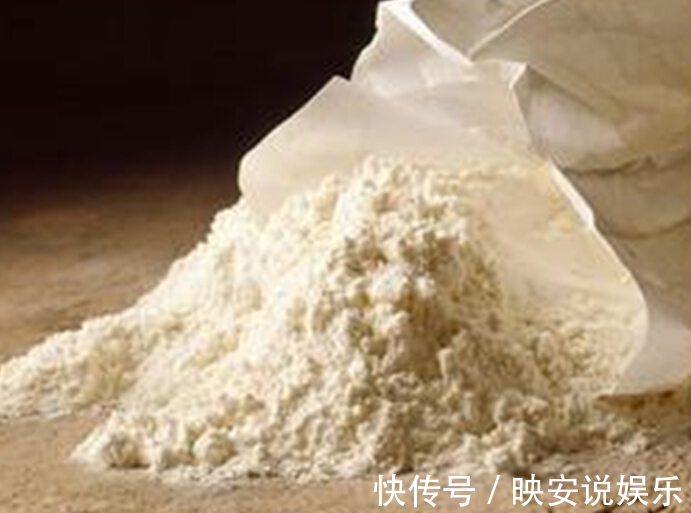 食物|冰箱打死不能放“3种食物”,滋生细菌,别吃没了健康,早知早好