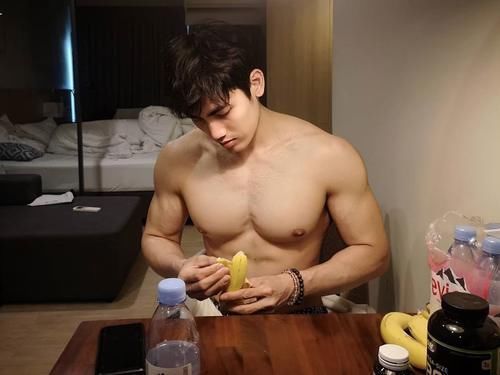 胸肌|俊俏型男有一身漂亮肌肉,胸肌、腹肌、臂肌紧实,人鱼线性感撩人