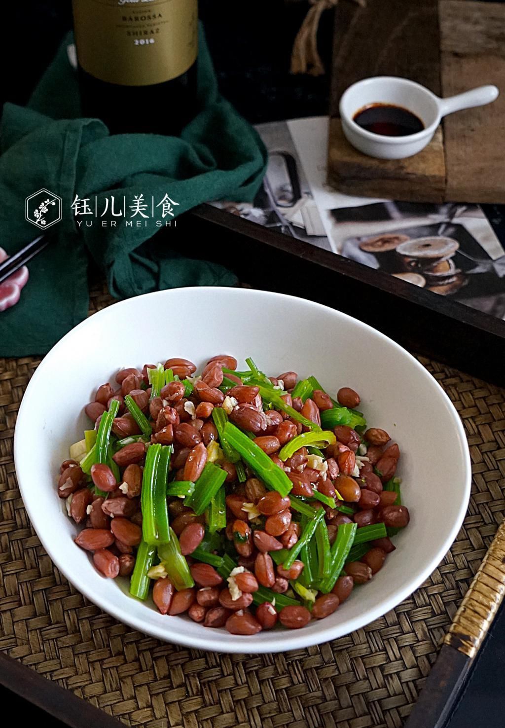 用花生米这样做下酒菜，太实用了，不油炸不用炒，宴客倍有面子