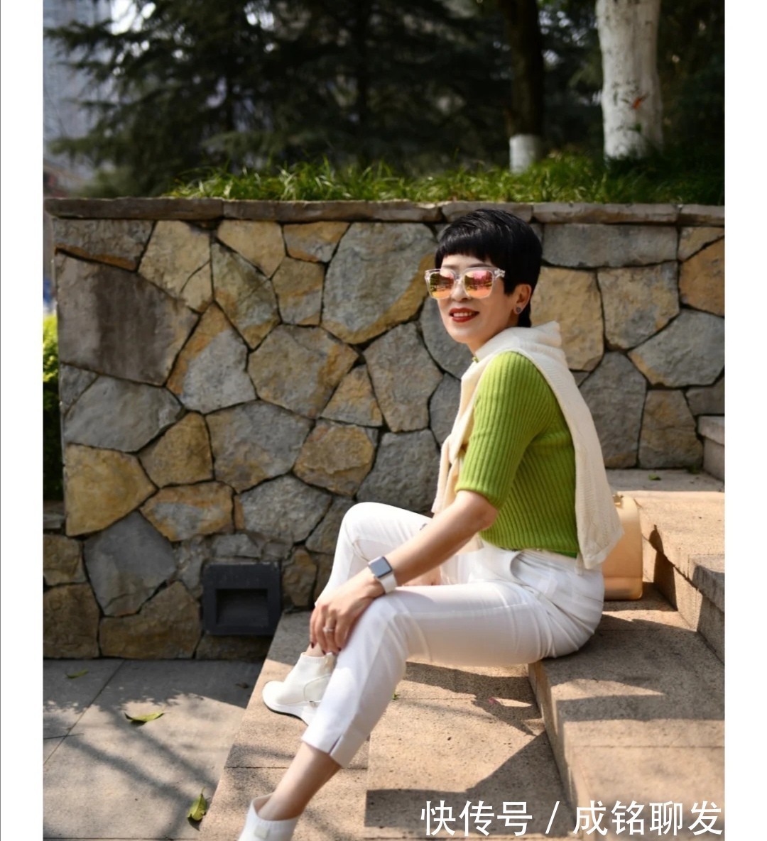 梅姨|62岁的奶奶靠气质美得出众!服装搭配减龄又时尚,每一套都不简单