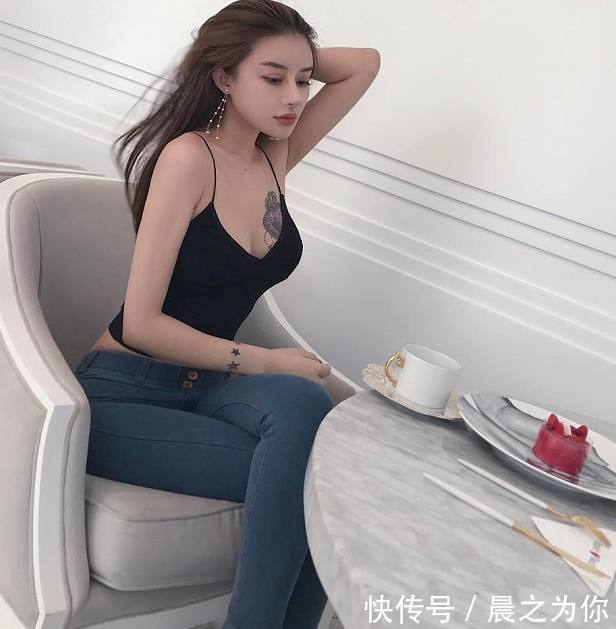 女神 修身迷人的打底裤,穿出婀娜的身材,尽显女神的风采