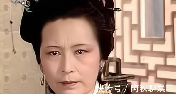 乡村哲学家!红楼梦:“乡村哲学家”刘姥姥,教给我们一个生活哲理,八个字