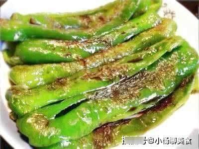 做虎皮青椒时，不可直接下油锅！牢记3点，开胃下饭，比肉还香！