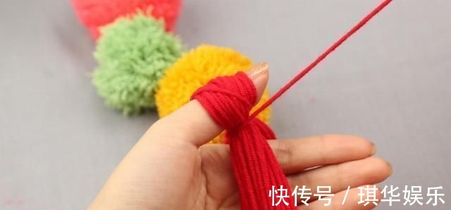 没用的旧毛线不要扔,缠在手上剪一刀,朋友看了都问我在哪里买的