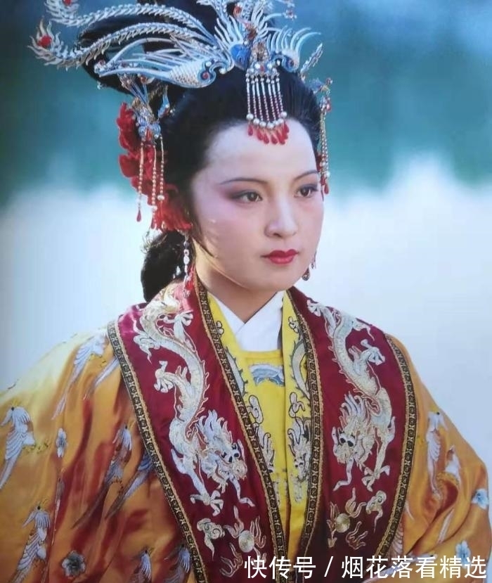 贾府&贾府众人为何只有贾元春被赐死？只因她发现了皇帝的一个秘密