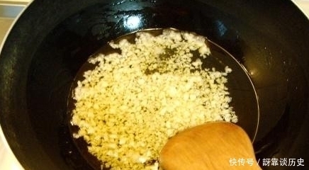 香浓|炸蒜蓉,别直接炸蒜末!牢记3要点,蒜蓉不苦不发黑,香浓味道好