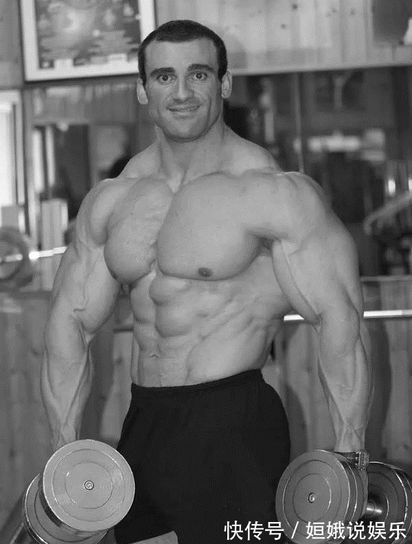恶搞|西班牙的肌肉坦克,40岁依旧称雄称霸,网友拿他的照片PS恶搞