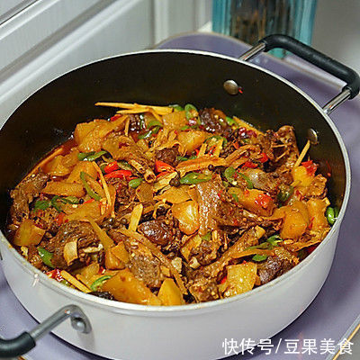 朋友一来就做仔姜鸭焖土豆，吃得皆大欢喜好回家