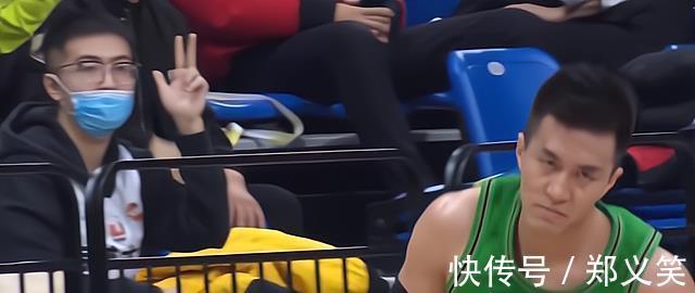 辽宁队|杨鸣抱怨裁判领技犯!郭艾伦爆发,2节轰19+6+4,林书豪半场9分