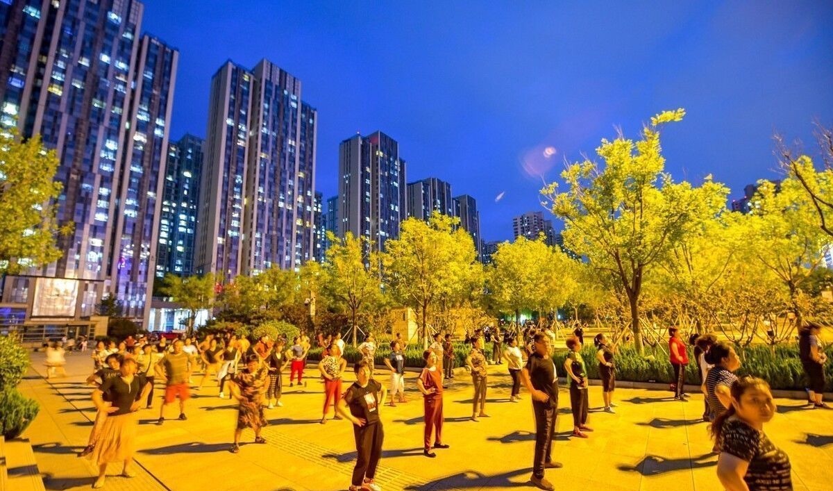 高层住宅|两梯四户的高层正在慢慢被“抛弃”?建筑学家直言:存在3大硬伤