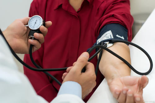 高血压患者，需要“滴酒不沾”吗？医生：可能多数人不太了解