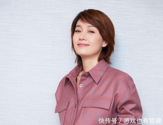 啾啾|马伊琍难得留头发,一点点长就要扎个啾啾,没短发时髦但看着年轻