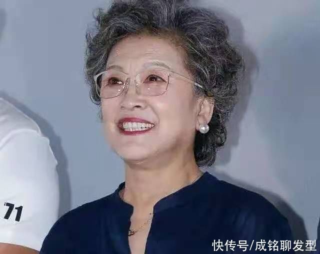 为什么六十岁女人都喜欢短发?发质发量气质变了,短发利落又减龄