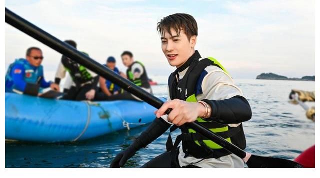 嘉宾|《嗨放派》首播，科学加娱乐，轻松解压，王嘉尔任嘉伦遇到好综艺