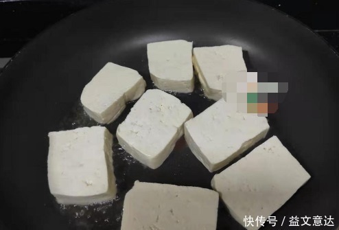 天冷,这菜要多吃,跟豆腐是绝配,焖一锅实在太鲜了,营养又暖身