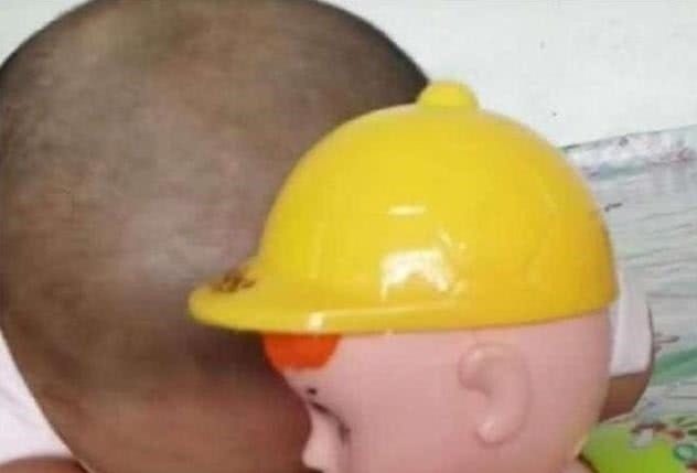 小丽|宝爸给儿子买了个玩具,每次拿出来孩子都哭,宝妈知道原因后笑喷