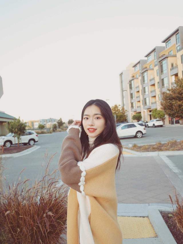 针织衫|25、35岁的韩系穿搭技巧分享,针织衫搭配百褶裙,精致高级又优雅