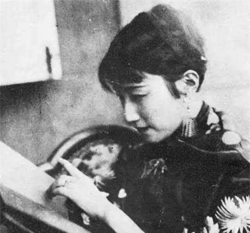 徐志摩|张幼仪88岁安详离世,墓碑上刻的4个字,是对徐志摩最无情的讽刺