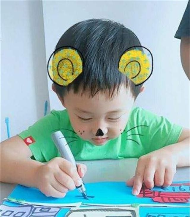 ku爸爸姓“肖”,给孩子取的名字老师读了3遍都没读出来,太尴尬了