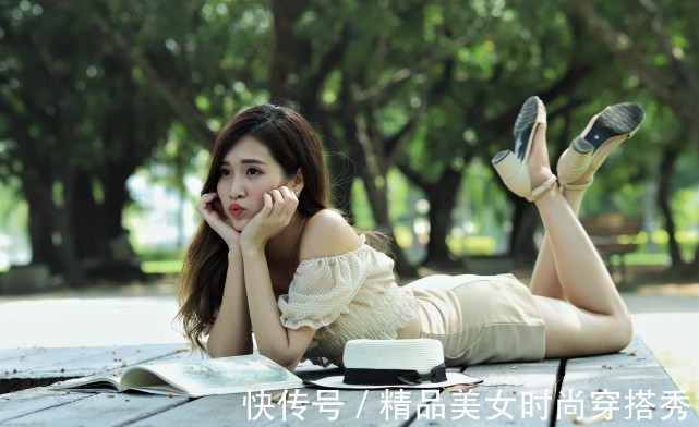 锁骨 女人的锁骨就像天使的翅膀,自然、玲珑,散发着迷人的气质