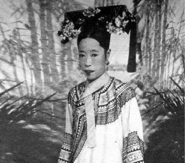 遭罪|看了清代的图片，你不敢想象嫔妃为何这样丑！皇帝也是遭罪啊！