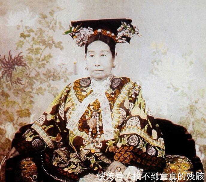 很漂亮|晚清太后慈禧珍贵彩照，年轻时候的慈禧容颜秀丽很漂亮！