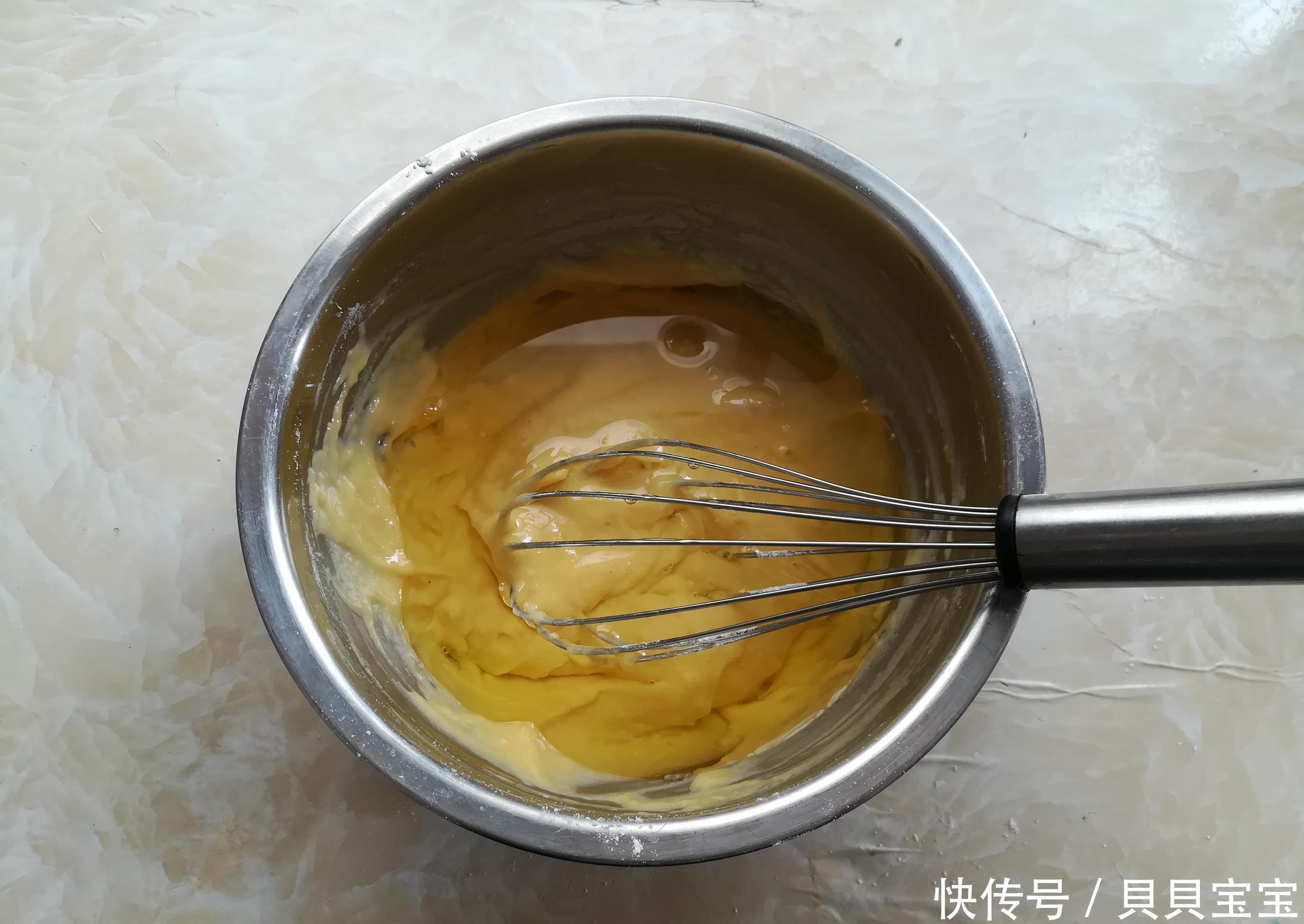 龙宝|孩子迷上这蛋糕,不加牛奶不加水,无需打发免烤箱,蓬松又香软